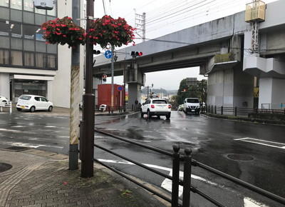 高架と交差点