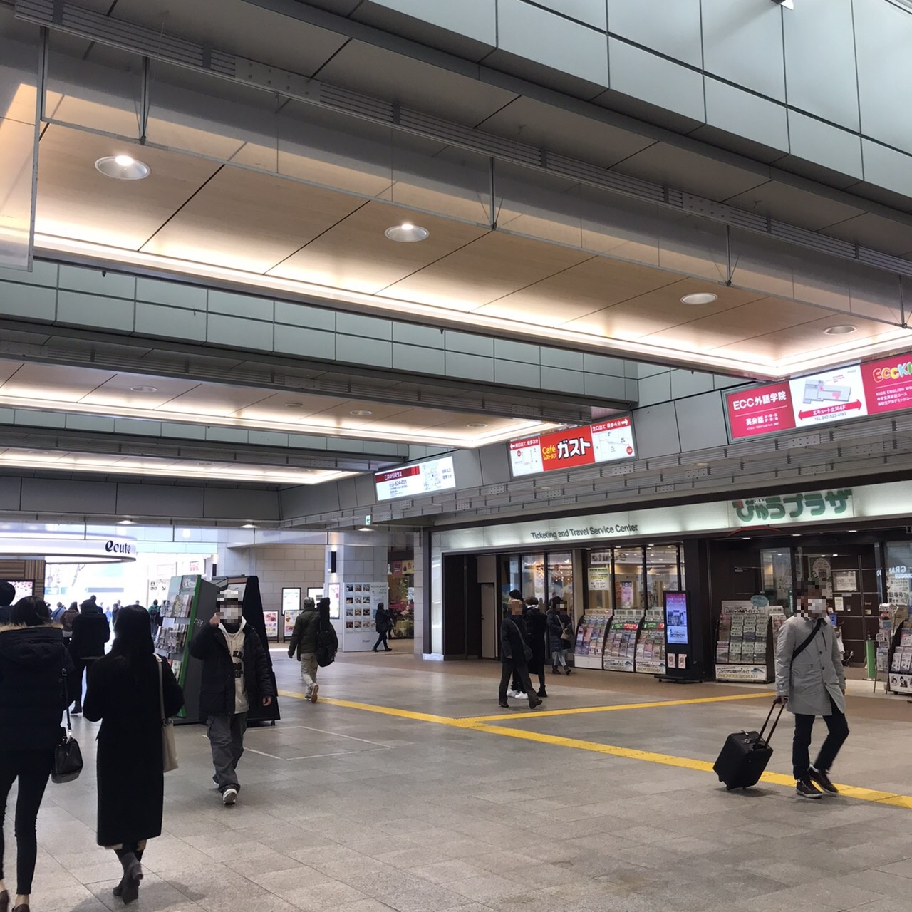 JR立川駅 東改札口または西改札口から出て、南口に進みます。