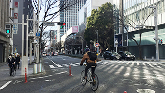 地下街からお越しの際は、広小路呉服町交差点で地上に上がっていただきます。