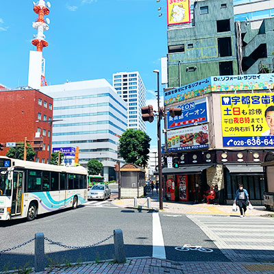 県庁前の交差点も直進していただきます。