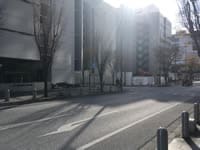 道を挟んで反対側に岡山情報ビジネス学院（OIC）が見えます。