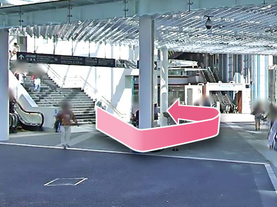 ⑤階段を降りたすぐ横の入口が、当クリニックの入居する川崎駅前タワー・リバークになります。
