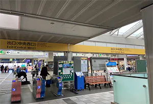 小田急線「新百合ヶ丘駅」の改札を出ます。